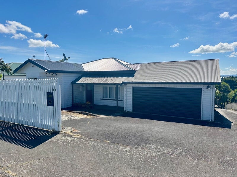 82 Forest Lake Road, Forest Lake, Hamilton - Carousel 1