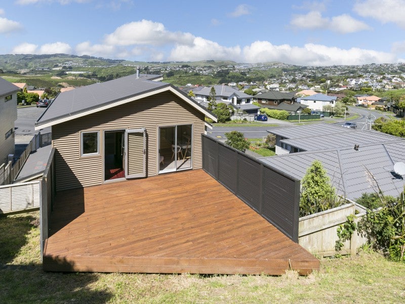 25 Waverton Terrace, Churton Park, Wellington - Carousel 1