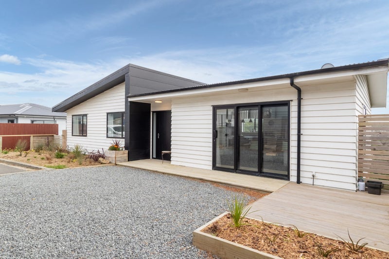 9 Cirrus Close, Newlands, Wellington - Carousel 2