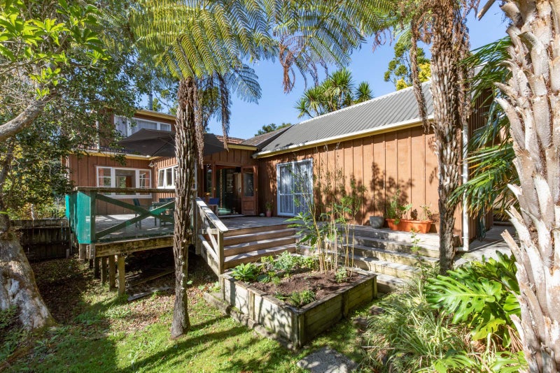 221 Laingholm Drive, Laingholm, Auckland - Carousel 2