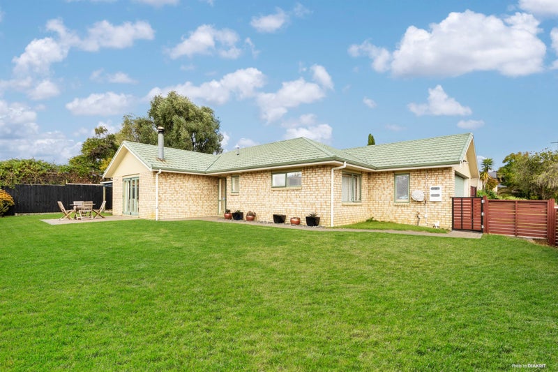 8 Northridge Terrace, Massey, Auckland - Carousel 2