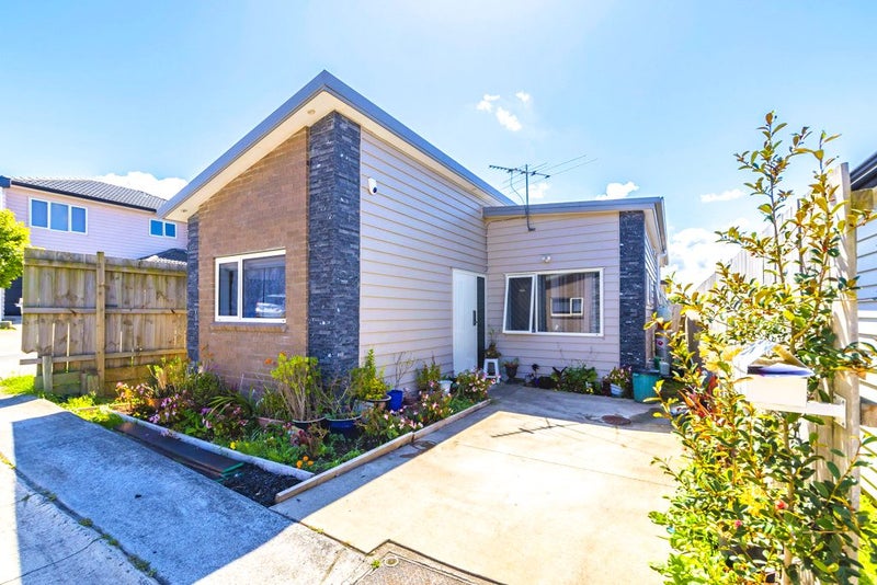 49B Senator Drive, Manurewa, Auckland - Carousel 1