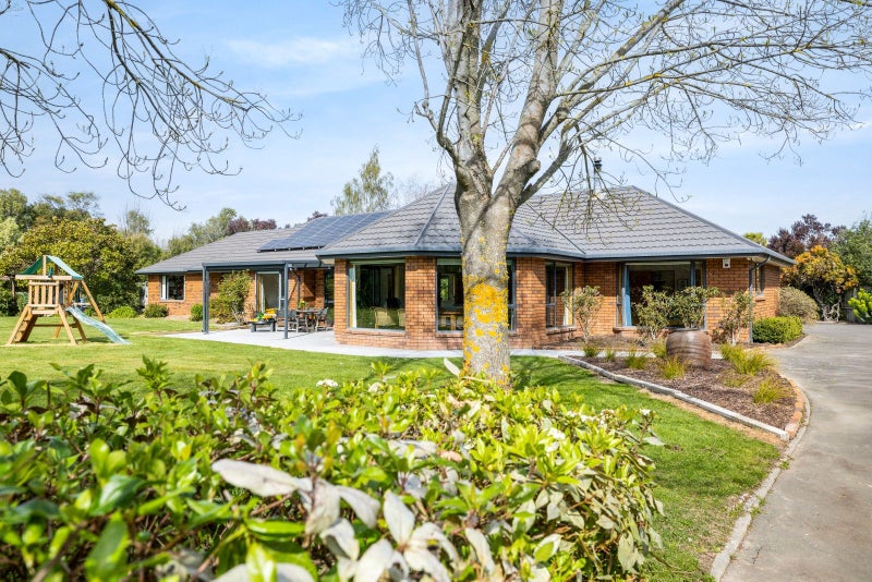 4 Cedar Place, Amberley, Amberley - Carousel 2