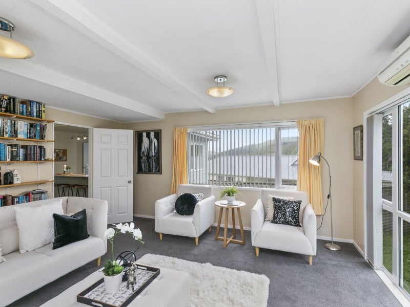 6 John Witton Drive, Crofton Downs, Wellington - Carousel 1