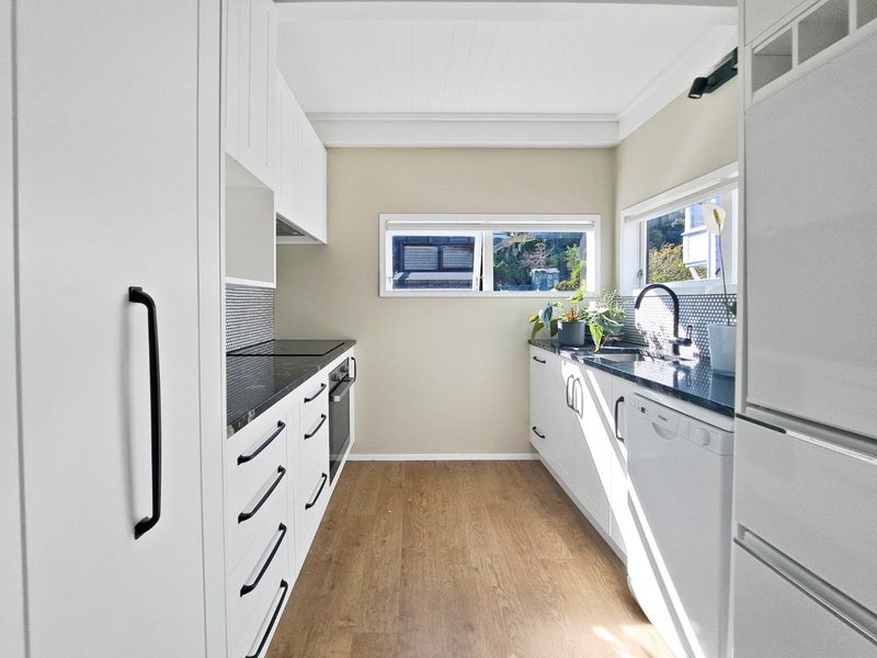 70D Majoribanks Street, Mount Victoria, Wellington - Carousel 2
