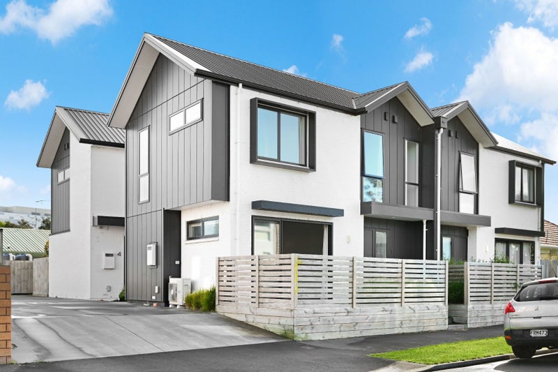 1/3 Dowding Street, Melville, Hamilton - Carousel 1