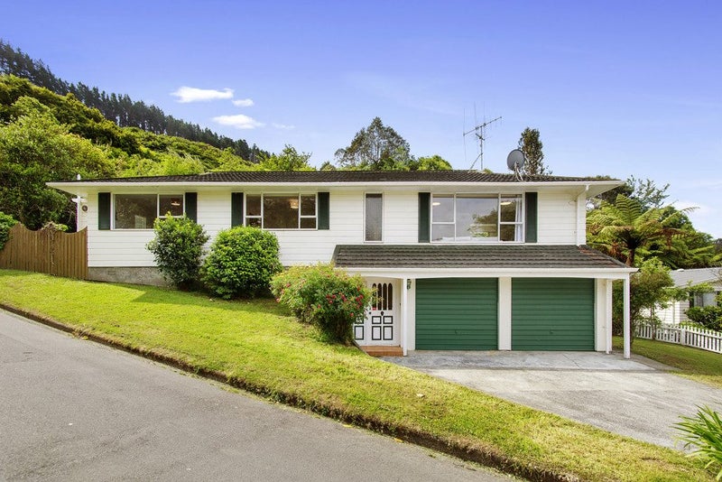 8 Westhaven Drive, Tawa, Wellington - Carousel 1