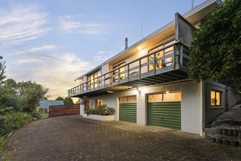 44A Uxbridge Road, Mellons Bay, Auckland - Carousel 1
