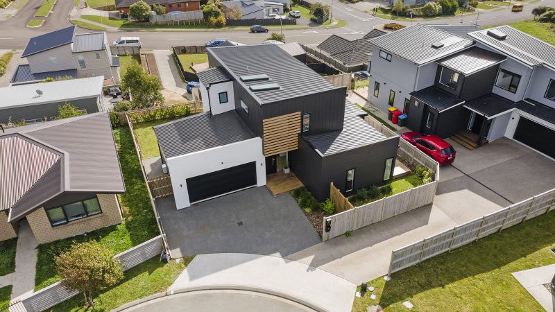 11 Yorkshire Close, Whitby, Porirua - Carousel 1