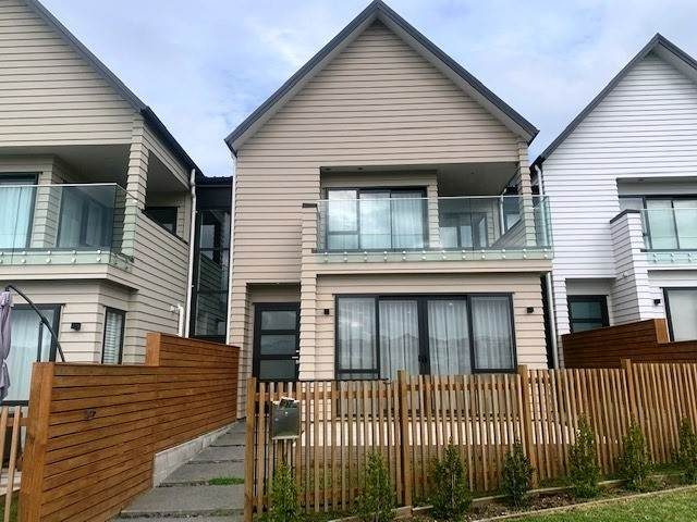 8 Arran Point Parade, Orewa, Orewa - Carousel 1