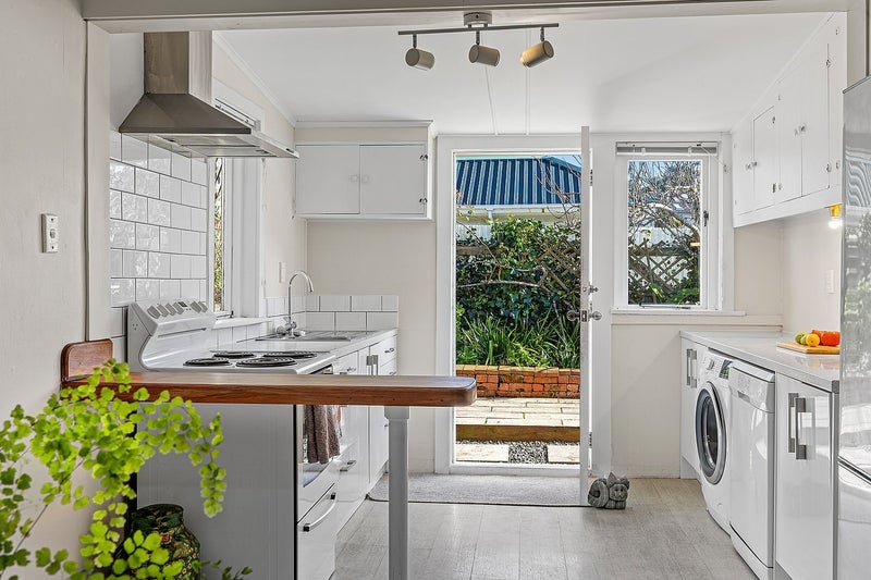 10 Rimu Road, Kelburn, Wellington - Carousel 1