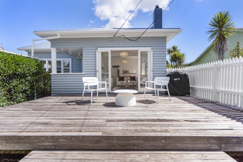 34 Renfrew Avenue, Sandringham, Auckland - Carousel 1