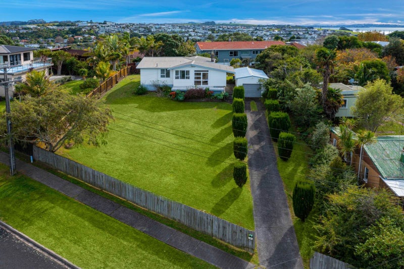 69 Killarney Avenue, Torbay, Auckland - Carousel 1