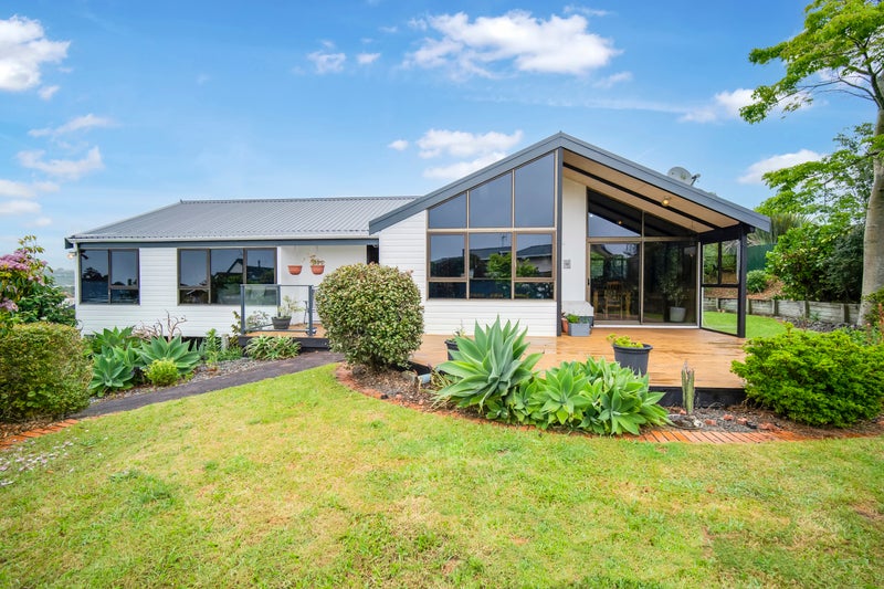 11 Caledonia Place, Highlands Park, New Plymouth - Carousel 1