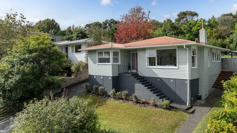 10 Ragley Street, Titirangi, Auckland - Carousel 1