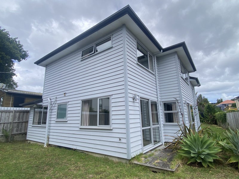 43 Nikau Street, New Lynn, Auckland - Carousel 2