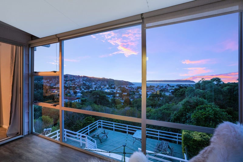 6 De Castro Place, Titahi Bay, Porirua - Carousel 1