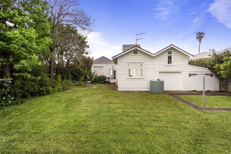 9 Summer Street, Stanley Point, Auckland - Carousel 2