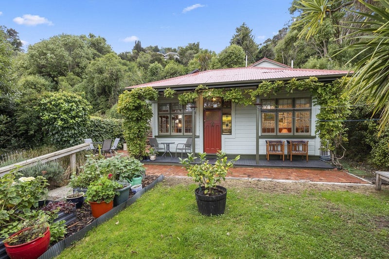 2 Bacon Street, Broad Bay, Dunedin - Carousel 1