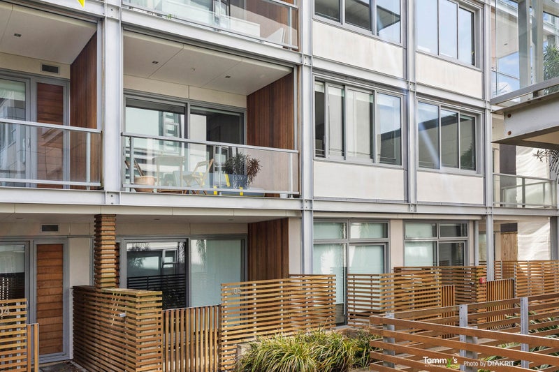 W205/28 Torrens Terrace, Mount Cook, Wellington - Carousel 1