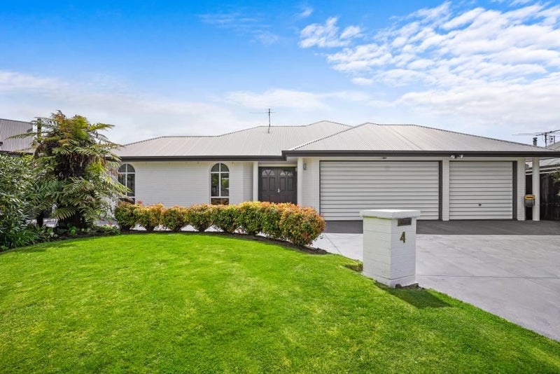 4 Thicket Close, Redwood, Christchurch - Carousel 1
