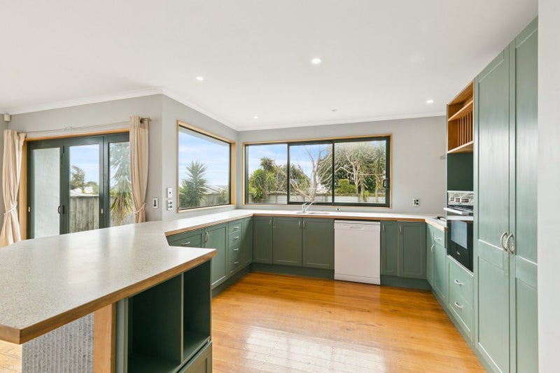 9 Webber Street, Paraparaumu Beach, Paraparaumu - Carousel 2