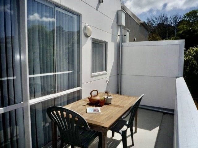 4/12 Agra Crescent, Khandallah, Wellington - Carousel 14