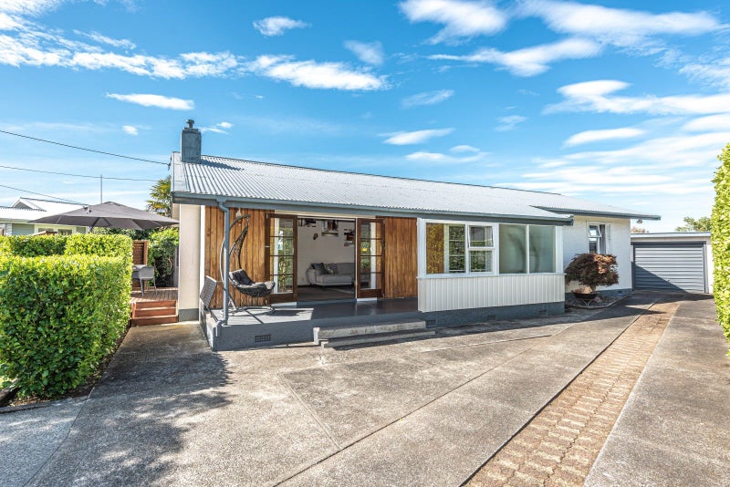11 Devon Road, Springvale, Whanganui - Carousel 1