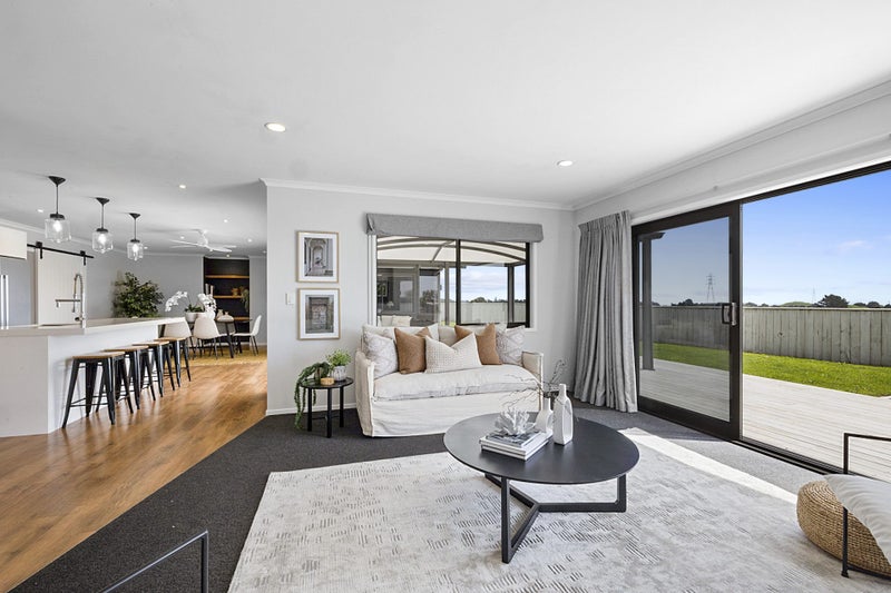 3C Honeyfield Drive, Whalers Gate, New Plymouth - Carousel 2
