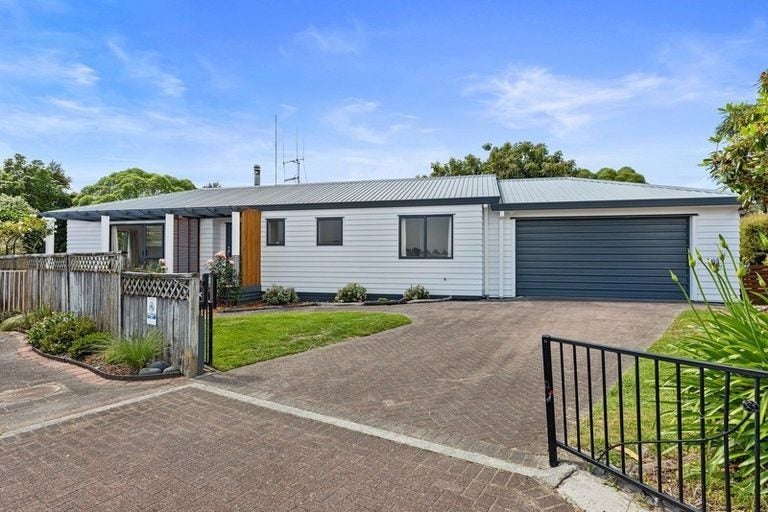 25 Lucerne Place, Welcome Bay, Tauranga - Carousel 1