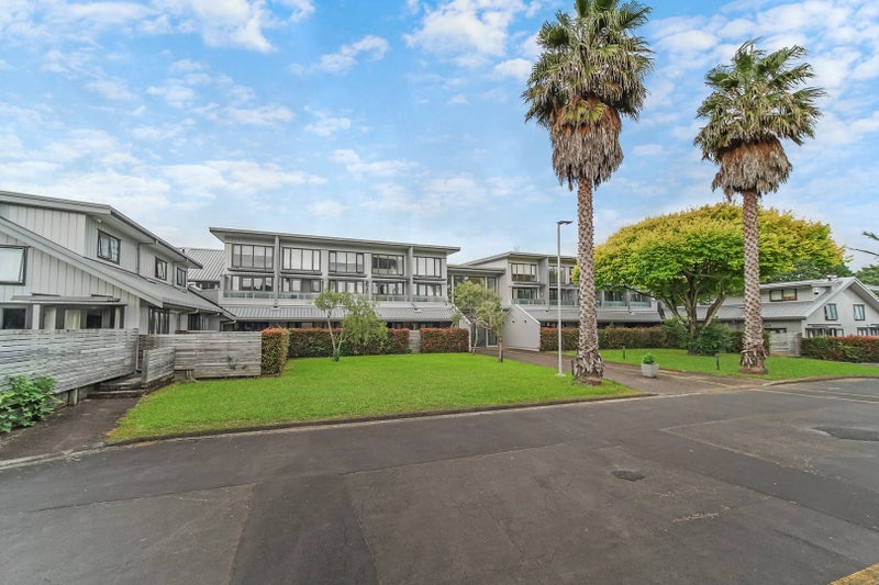 14A/30 Westward Ho, Glen Eden, Waitakere - Carousel 2