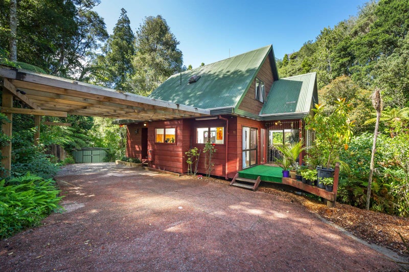 11 Caram Place, Birkenhead, Auckland - Carousel 21