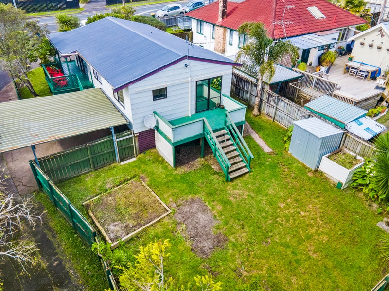 2/33 Forest Hill Road, Henderson, Auckland - Carousel 1