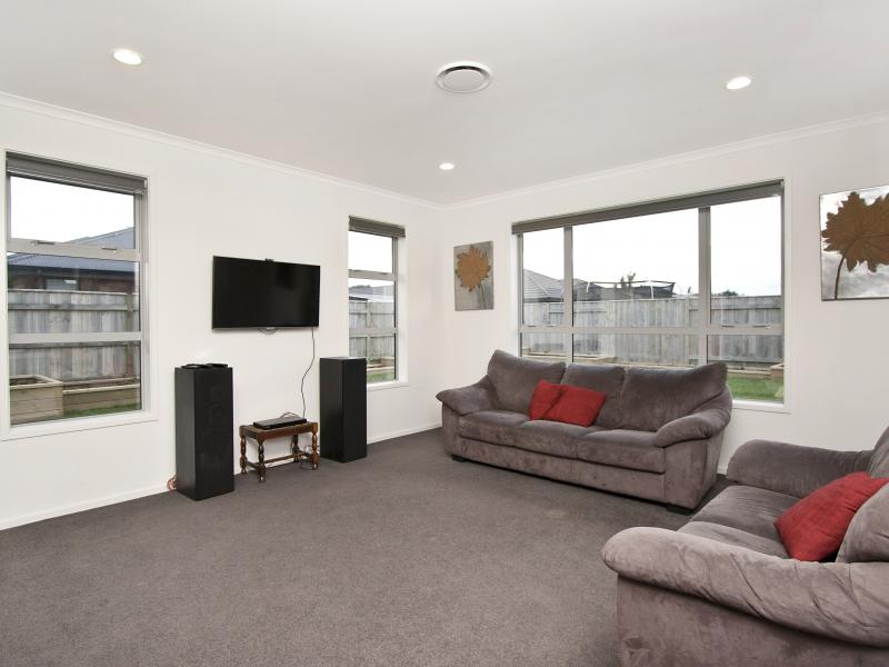 39 Chestnut Close, Kelvin Grove, Palmerston North - Carousel 2