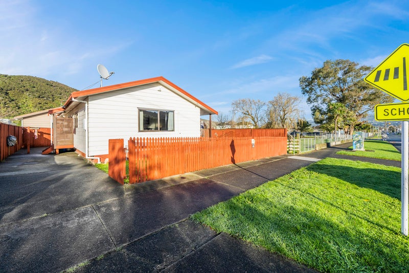 1/134 Rata Street, Naenae, Lower Hutt - Carousel 1