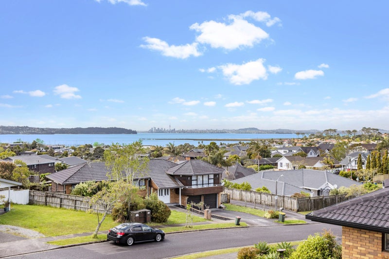 6 Soling Place, West Harbour, Auckland - Carousel 1