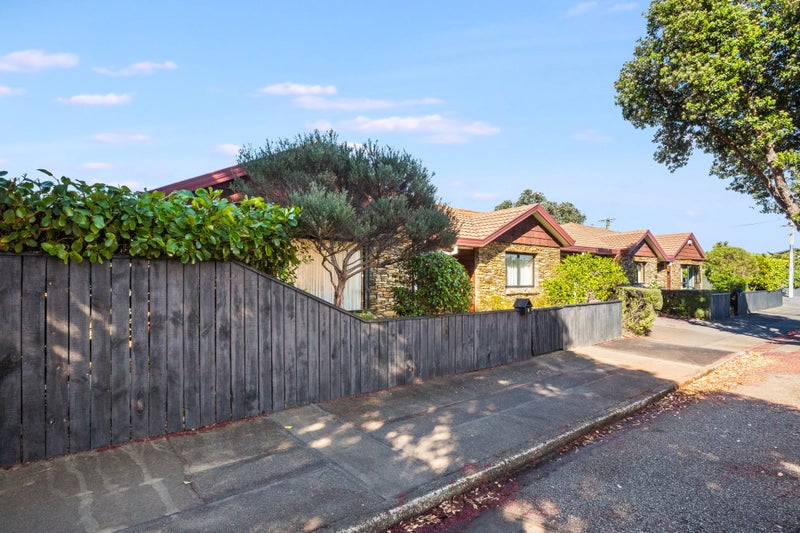 2/9 Makaro Street, Eastbourne, Lower Hutt - Carousel 20