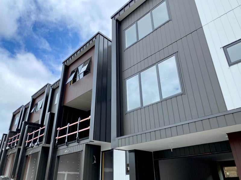 1/56 Ernie Pinches Street, Mount Roskill, Auckland - Carousel 1