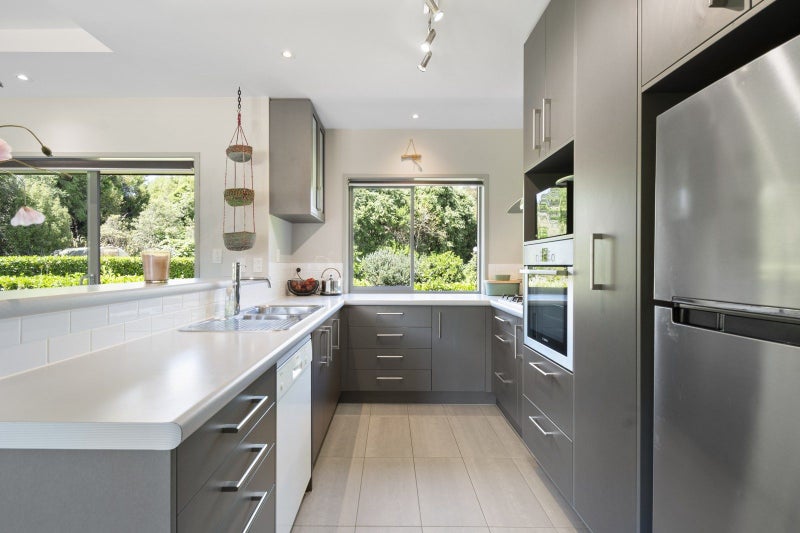 38 Kingsdale Park Drive, Palmerston North - Carousel 50