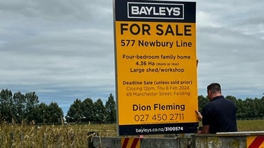 577 Newbury Line, Bunnythorpe, Palmerston North - Carousel 1