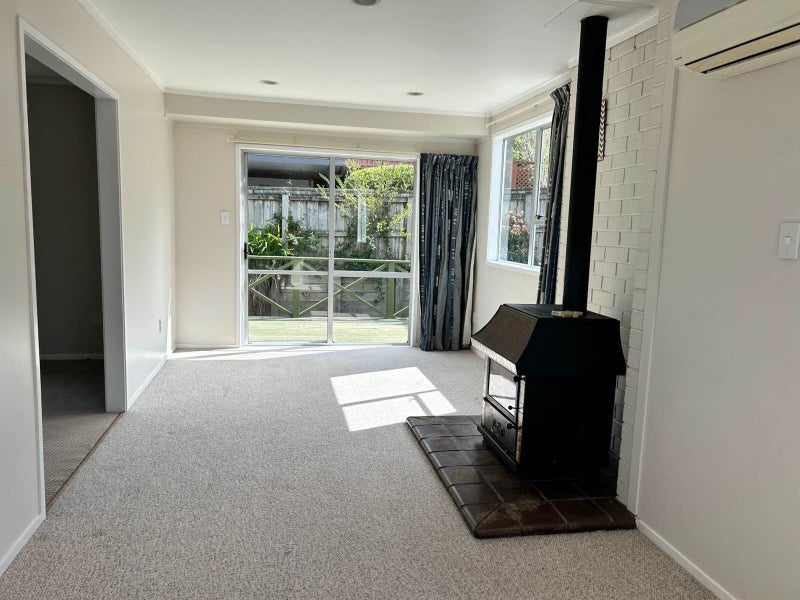 1/457 Beach Road, Murrays Bay, Auckland - Carousel 2