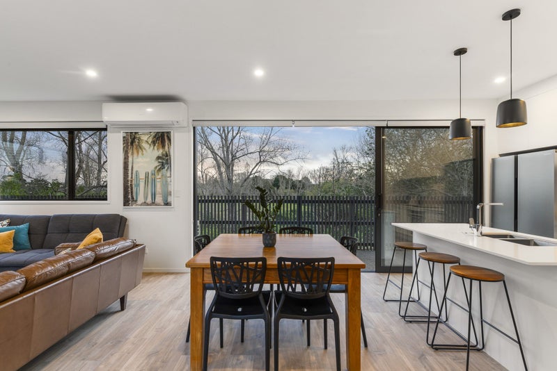 7 Teuila Grove, Wai o Taiki Bay, Auckland - Carousel 2