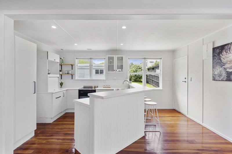 38 Kapuka Road, Mangere Bridge, Auckland - Carousel 2