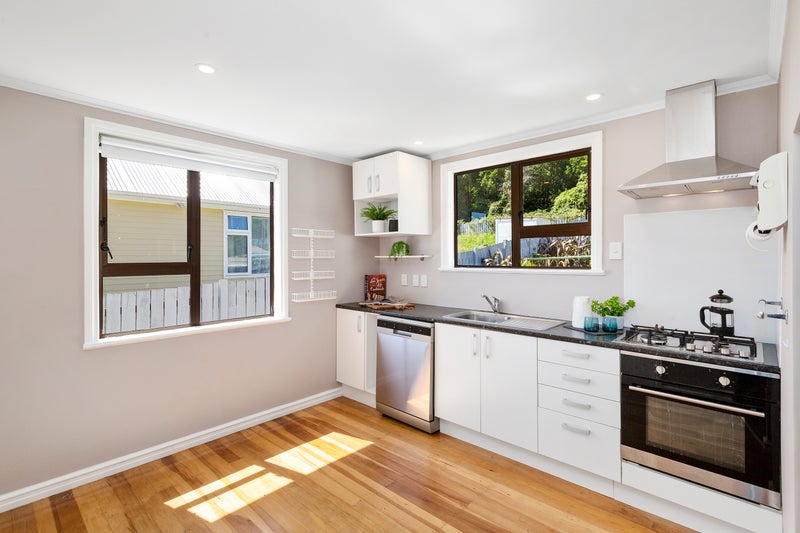 202 Waddington Drive, Naenae, Lower Hutt - Carousel 2