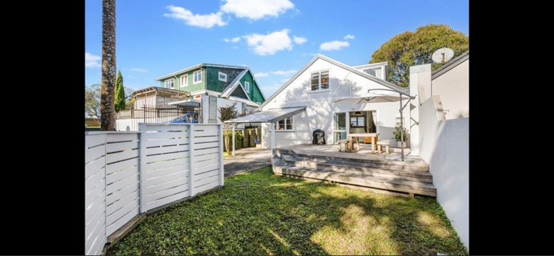 2/18 Reid Road, New Lynn, Auckland - Carousel 12