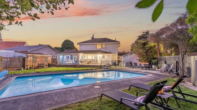 4 Puriri Street, Woburn, Lower Hutt - Carousel 1