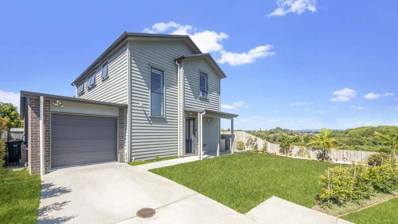 31 Ipukarea Street, Weymouth, Auckland - Carousel 1