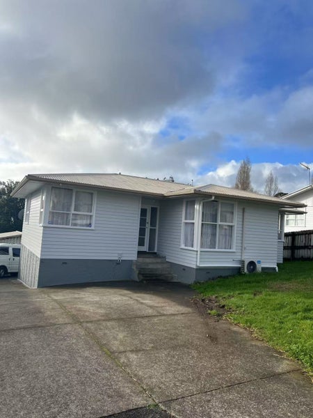12 Ennis Avenue, Pakuranga Heights, Auckland - Carousel 1