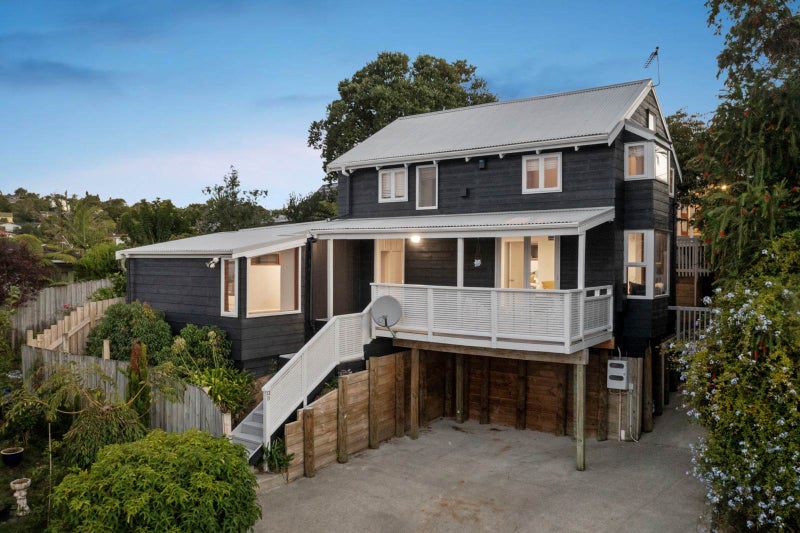 12 Celina Place, Browns Bay, Auckland - Carousel 1