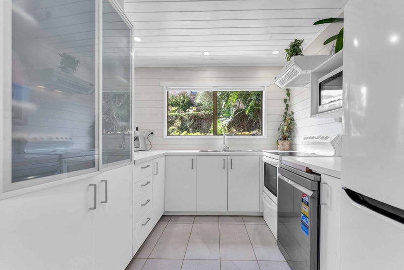 2/7 Mccall Place, Ōpaheke, Papakura - Carousel 2